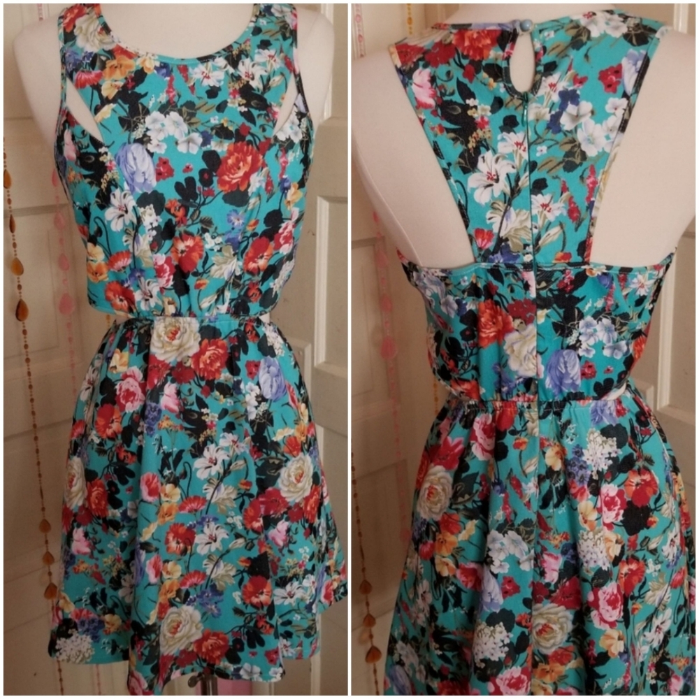 Cute Floral Cut-Out Dress